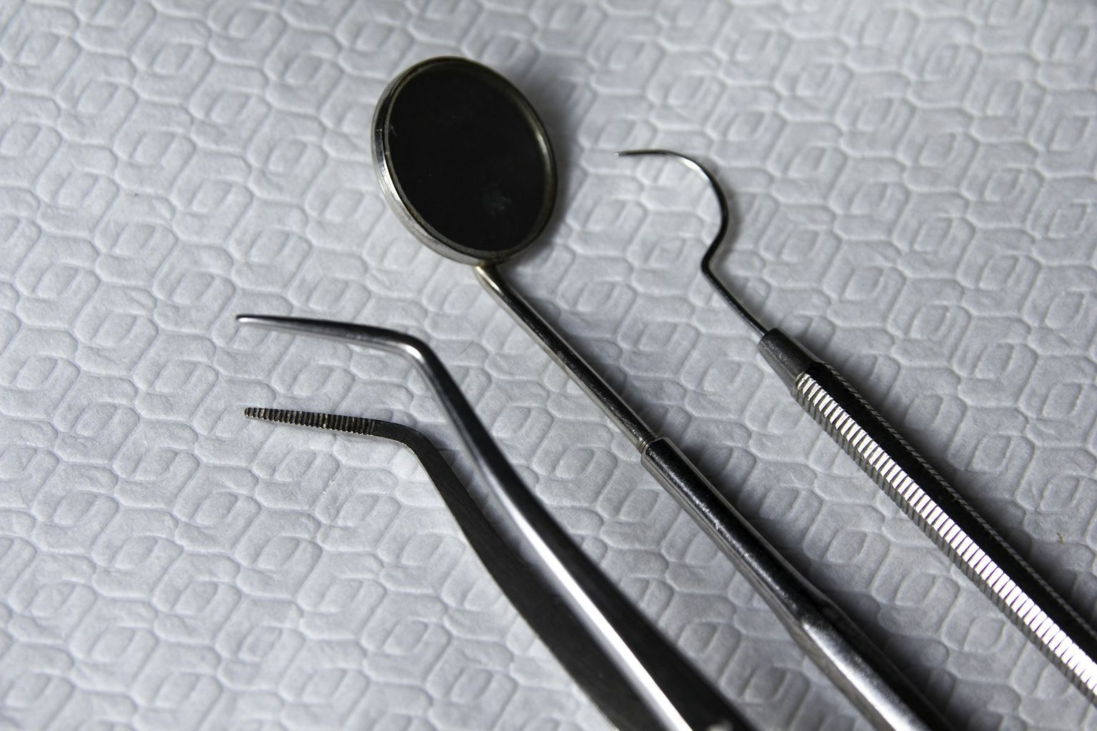 A mirror and probes on a textured cloth